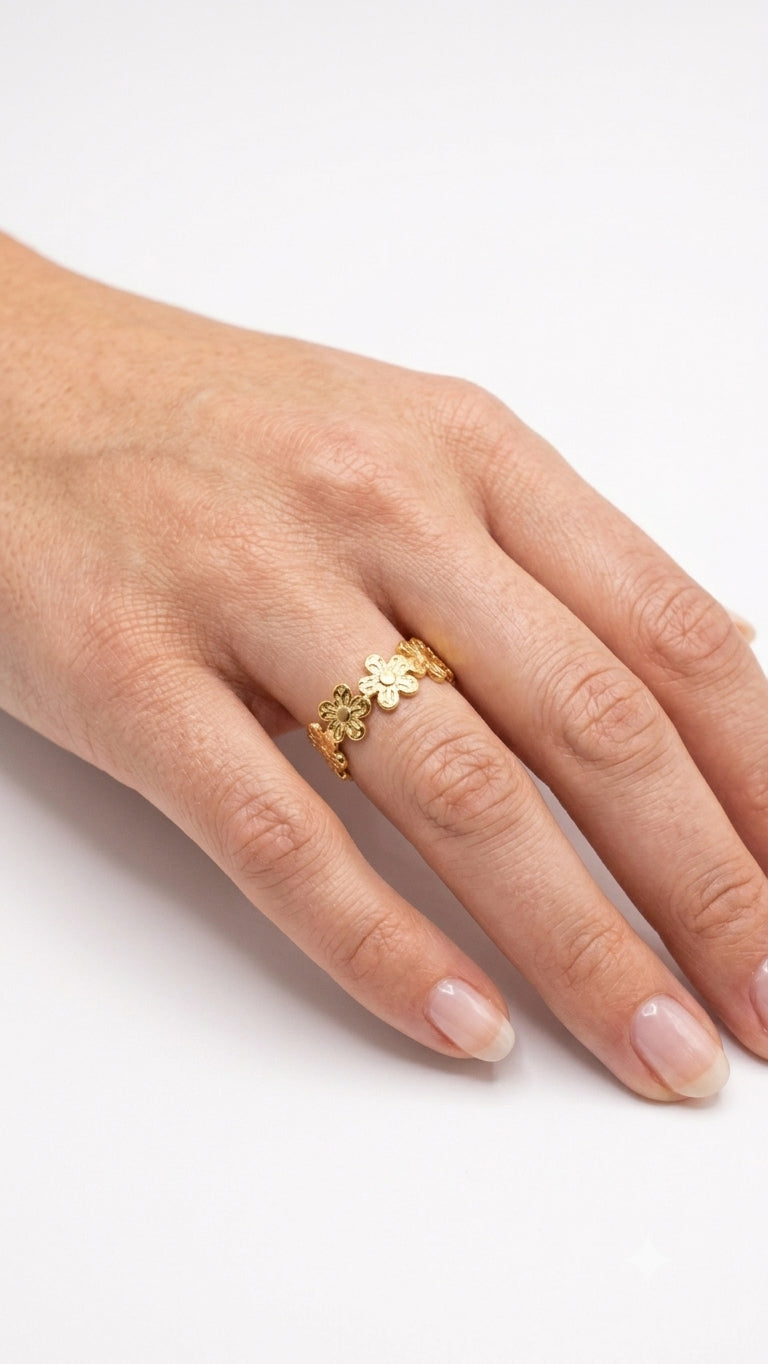 Flora Ring in Gold