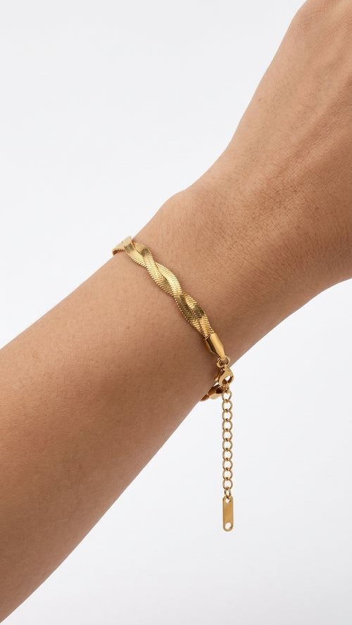 Gedrehtes Schlangenarmband in 18k vergoldet